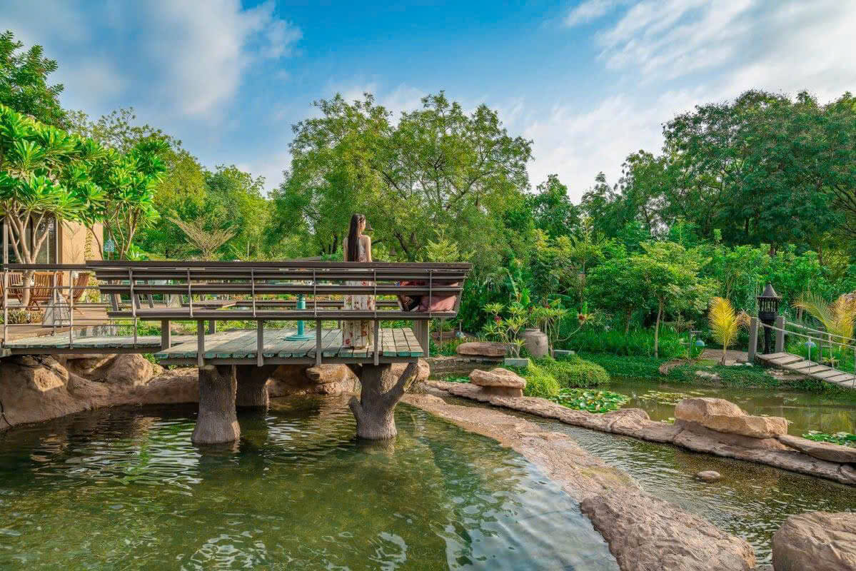 suối nhân tạo trong sân vườn