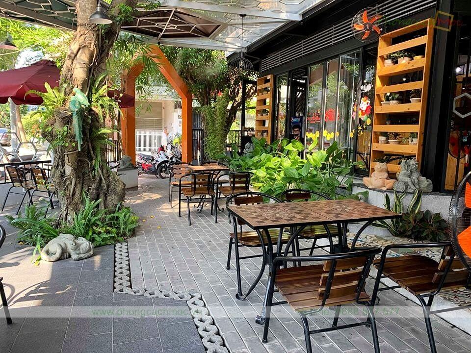 Sân vườn quán cafe