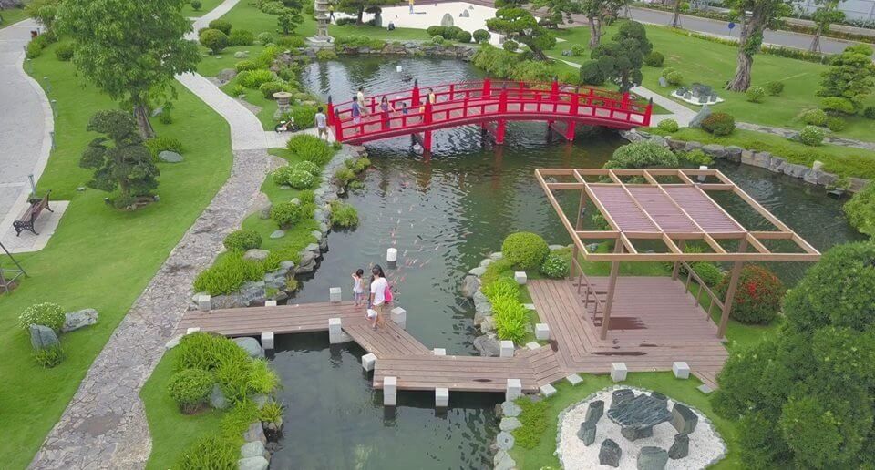 Suối nhân tạo công viên kết hợp hồ cá koi