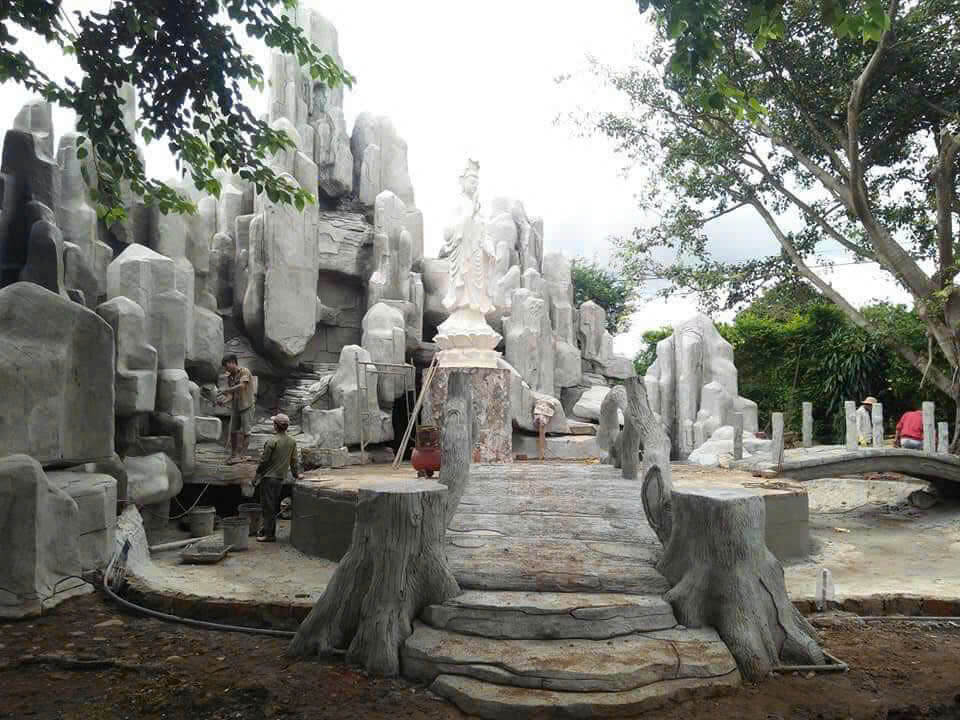 Thi công núi nhân tạo giả đá cầu gỗ