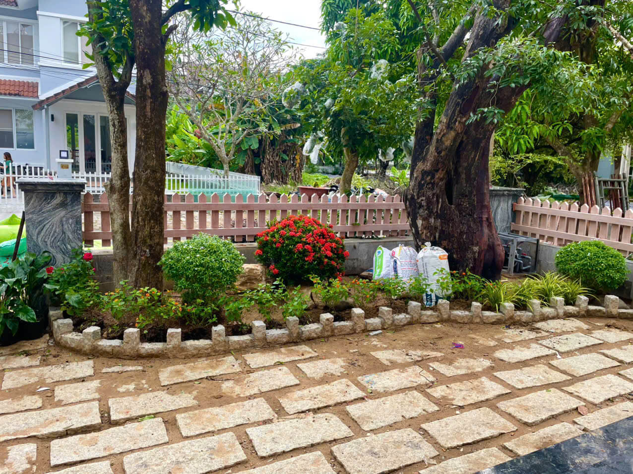 Thi công trồng cây xanh cho khuôn viên biệt thự