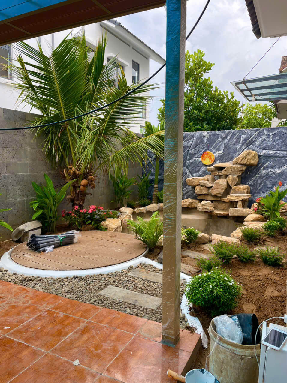 Khu vực tiểu cảnh đá, thác nước nhân tạo