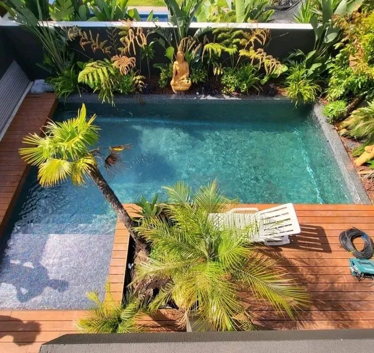 Hồ bơi ngoài trời